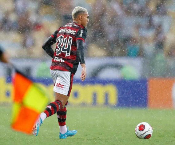 Matheuzinho (21 anos) - Posição: lateral-direito - Clube: Flamengo - Valor de mercado: 8 milhões de euros (R$ 42 milhões)