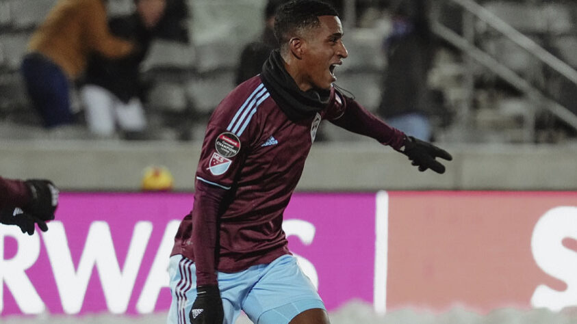 Max (meia) - Negociado com o Colorado Rapids-EUA.