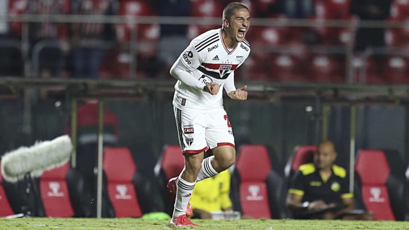 ESQUENTOU - O Fulham conquistou concorrência na briga pelo Pablo Maia. Outro time inglês, o Nottingham Forest, informou que deve fazer uma oferta pela cria de Cotia nos próximos dias. E o Tricolor quer esperar para ver o que pode ser oferecido.