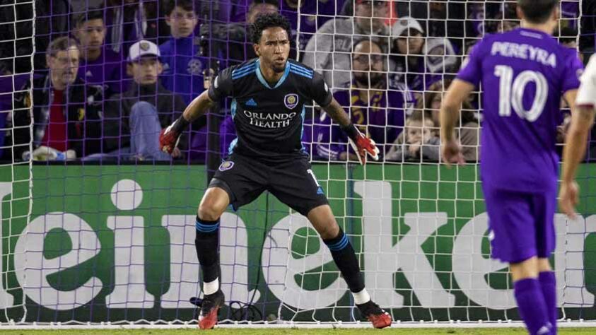 Gallese é o goleiro titular da seleção peruna e capitão da equipe. Depois de passar por equipes de seu país e atuar também no futebol mexicano, chegou a MLS para atuar no Orlando City.