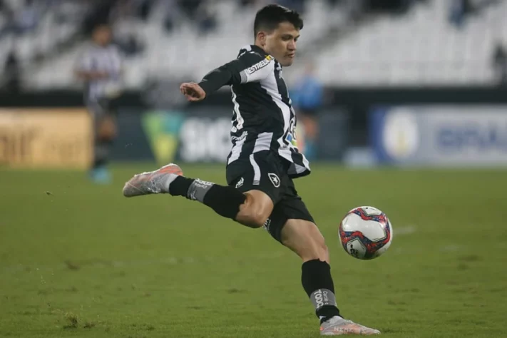 FECHADO - A barca no Botafogo começou a zarpar. O clube negociou a saída de Ronald, que vai jogar no Novorizontino até o fim da temporada. O atacante assinou por empréstimo com a equipe paulista e voltará a jogar a Série B do Brasileirão.