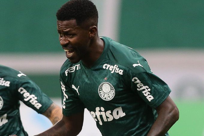 Ramires - Meio-campista brasileiro de 35 anos. O último clube do jogador foi o Palmeiras. Ele está sem contrato desde novembro de 2020. O atleta ganhou bastante notoriedade no Cruzeiro e no Chelsea.