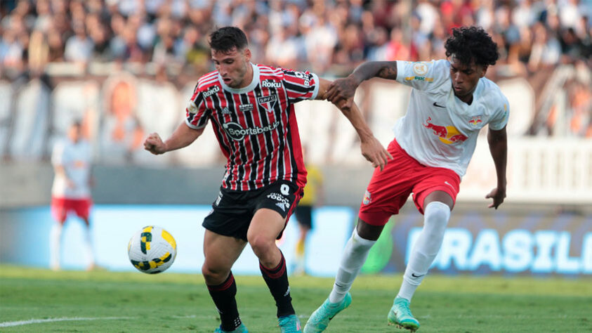 O São Paulo jogou bem e voltou a vencer no Campeonato Brasileiro após seis rodadas. Contra o Red Bull Bragantino, no Estádio do Morumbi, o Tricolor venceu por 3 a 0 e chegou aos 29 pontos. Os gols foram marcados por Nestor, Calleri e Igor Vinícius. O Massa Bruta segue com 30 pontos. Veja as notas (por Rafaela Cardoso)