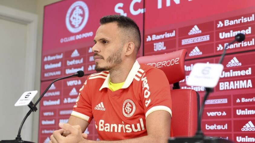 RENÊ - Internacional (C$ 7,28) Tem média de quatro desarmes por partida e não fez menos de dois pontos sem SG. Assim, mesmo com um confronto difícil contra o Corinthians, tem potencial de boa pontuação.