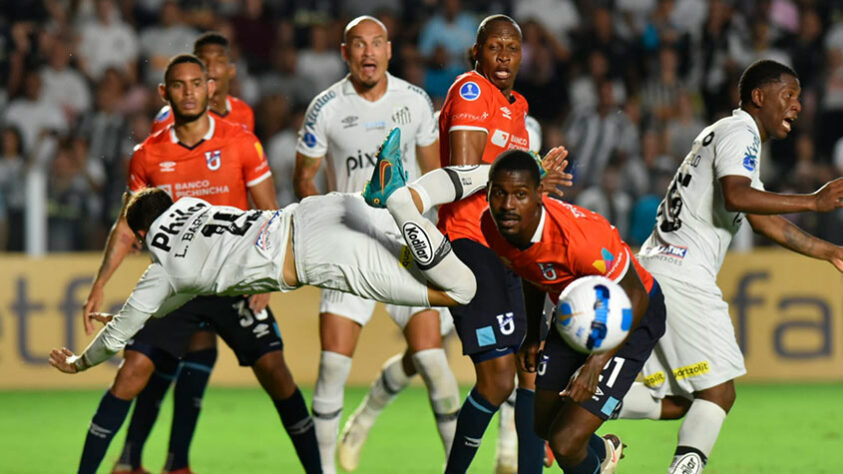 Universidad Católica: Sobe /Cristian Martínez – Mostrou muita categoria e frieza ao anotar o primeiro gol do time. Na cara de João Paulo, só deslocou o arqueiro santista para balançar as redes e marcar um belo gol.  Desce/Bryan Caicedo – O sistema defensivo da Universidad Católica bateu cabeça na marcação no jogo aéreo e Caicedo era a referência da defesa.  