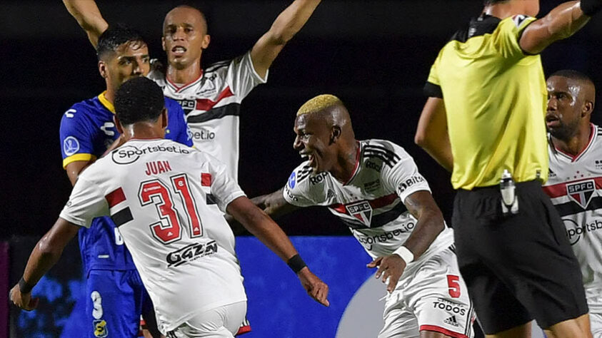A segunda rodada da fase de grupos na Copa Sul-Americana contou com gols de Arboleda e Talles. A vitória manteve o São Paulo na liderança do grupo D.
