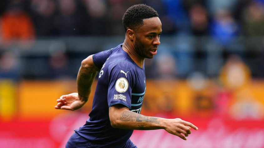 ESQUENTOU - Conforme o Telegraph, o Arsenal aparece como um dos favorito para contratar o atacante Sterling, atualmente no Manchester City.