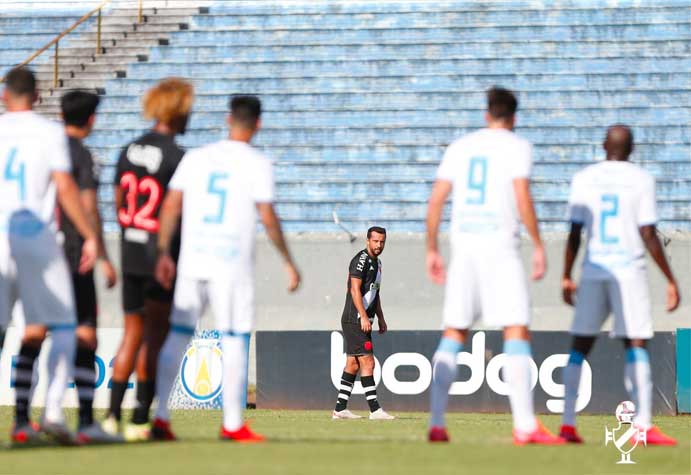 Londrina 3 x 0 Vasco - 28 de novembro de 2021, no Estádio do Café. Gols de Zeca (2) e Maurício Caprini. 