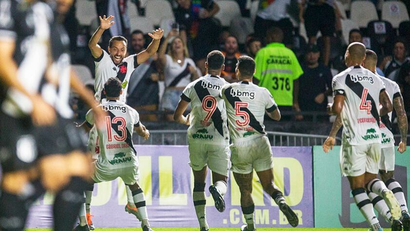 Foi de forma suada, mas o Vasco conseguiu a sua primeira vitória na Série B do Brasileiro 2022 ao bater a Ponte Preta por 1 a 0, na noite desta quarta-feira, em São Januário, pela quarta rodada da competição. Raniel, que fez o gol do triunfo, e Figueiredo, que deu a assistência, foram os destaques do Cruz-Maltino. Veja a seguir todas as notas do clube carioca e o sobe e desce da Ponte Preta (por Ana Daróz).