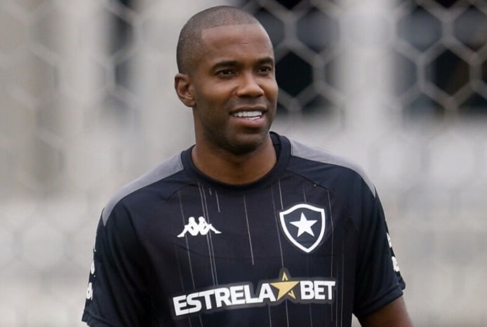Fabinho (35 anos) - Volante - Time: Botafogo - Reforço para a temporada, por enquanto, está fora dos planos da atual comissão técnica.