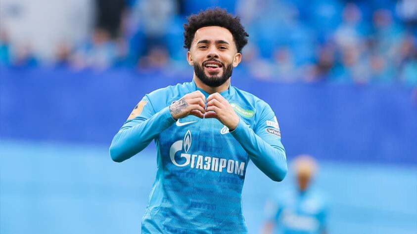 Rússia - O Zenit sobrou no campeonato russo e com pelo menos 12 pontos de distância para o segundo colocado, foi mais uma vez campeão.