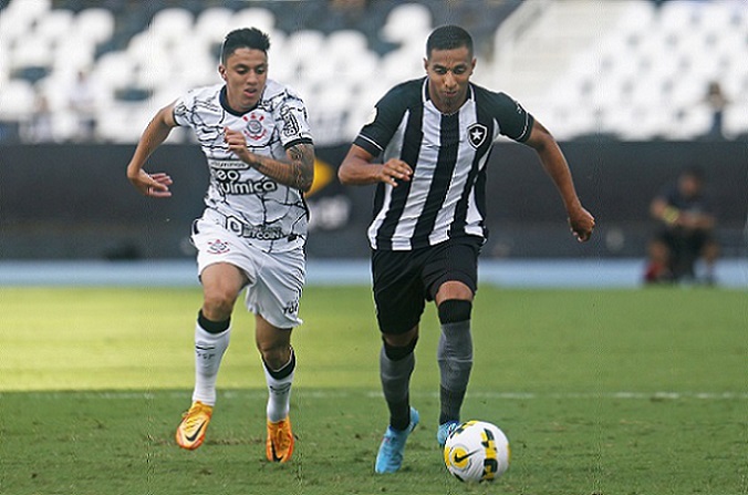 Com uma atuação muito ruim no 1º tempo, o Botafogo acabou derrotado pelo Corinthians por 3 a 1, no estádio Nilton Santos. Os laterais do Glorioso tiveram sérios problemas na marcação. Além disso, os estreantes do dia (Patrick de Paula, Saravia, Piazon e Victor Sá) também não tiveram atuações de destaque. Na etapa complementar, as substituições ajudaram a equipe no jogo, mas não evitaram o revés. Veja como foram as atuações da equipe alvinegra (por Luan Fontes)