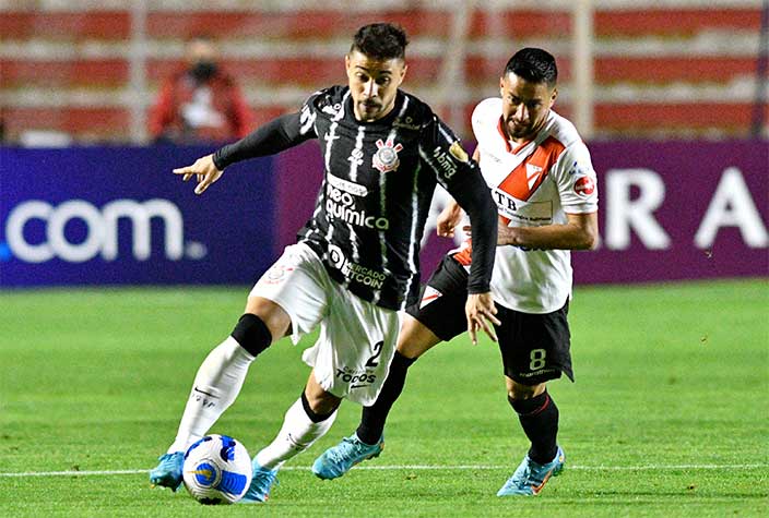 Sem apresentar grande perigo ao adversário, o Corinthians perdeu por 2 a 0 no primeiro jogo da fase de grupos da Libertadores 2022. Marcos Riquelme, de pênalti, e Rodrigo Ramallo marcaram os gols do Always Ready, que assim se tornou o primeiro clube da Bolívia a vencer o Timão na Libertadores.