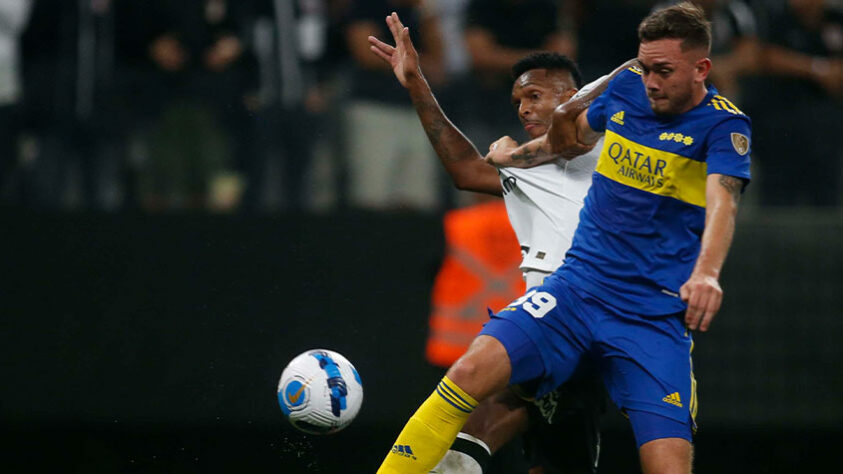 BOCA JUNIORS - Sobe: POL FERNÁNDEZ - Um dos mais acionados no lado do Boca Juniors, ditou o ritmo da equipe no meio-campo.// DESCE: SISTEMA OFENSIVO - O ataque do Boca Juniors não funcionou na Neo Química Arena. As peças ofensivas deixaram a desejar, e Cássio quase não foi exigido.//