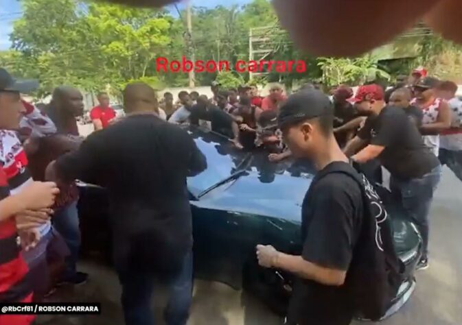 O cancelamento da reunião resultou em um grande protesto na porta do Ninho do Urubu, antes do treino do elenco. Carros de jogadores foram cercados por membros de torcidas organizadas do clube. Gabigol e Thiago Maia receberam fortes cobranças, sendo que os seus veículos foram alvos de tapas e socos, por exemplo. Marcos Braz foi um dos principais cobrados. Diego Alves, Diego Ribas e Willian Arão também foram citados no protesto.