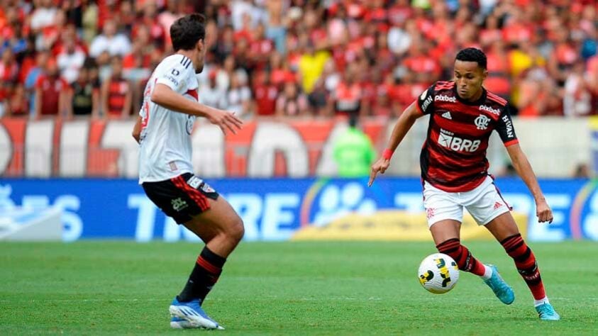 7° lugar - Flamengo 3 x 1 São Paulo - 2ª rodada - Público pagante: 51.094 - Estádio: Maracanã