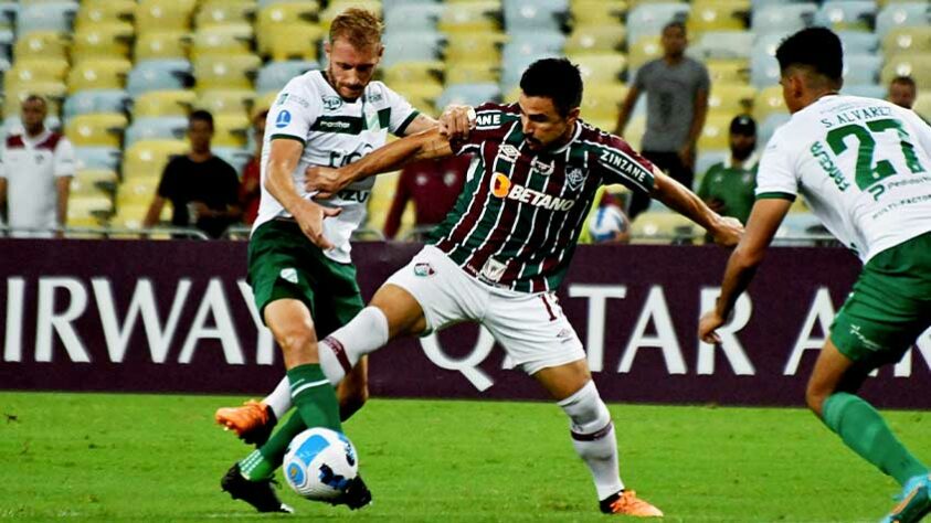 Oriente Petrolero-BOL - Sobe: Aproveitou os contra-ataques e levou perigo à meta do Fluminense. / Desce: Não soube quebrar as linhas do Tricolor e, sob pressão, marcou um gol contra.  