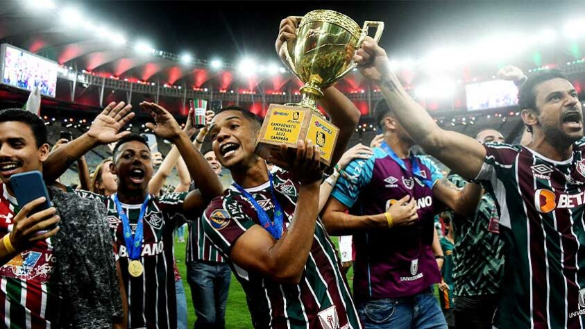 Assim, o Tricolor voltou a erguer a taça de campeão carioca após dez anos.