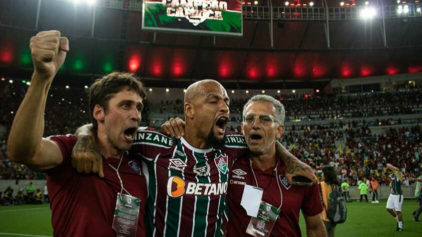 Ruf, Ruf! Fora final por causa de uma lesão meniscal no joelho direito, Felipe Melo foi ao Maracanã para apoiar os companheiros. Ele, vale lembrar, precisará passar por uma cirurgia nesta semana.