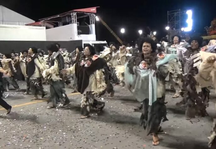 Gaviões da Fiel fez desfile sobre as injustiças que existem no Brasil em todos os setores e declarou que Basta! de preconceito e desigualdade.