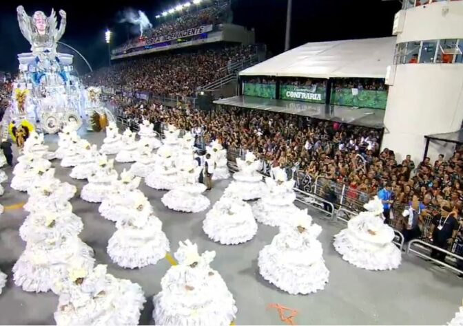 Gaviões da Fiel fez desfile sobre as injustiças que existem no Brasil em todos os setores e declarou que Basta! de preconceito e desigualdade.