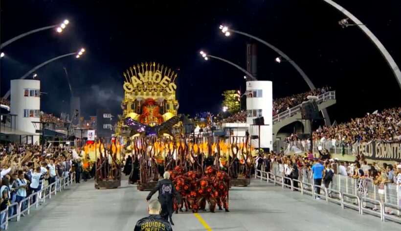 Gaviões da Fiel fez desfile sobre as injustiças que existem no Brasil em todos os setores e declarou que Basta! de preconceito e desigualdade.