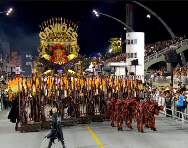 Gaviões da Fiel fez desfile sobre as injustiças que existem no Brasil em todos os setores e declarou que Basta! de preconceito e desigualdade.