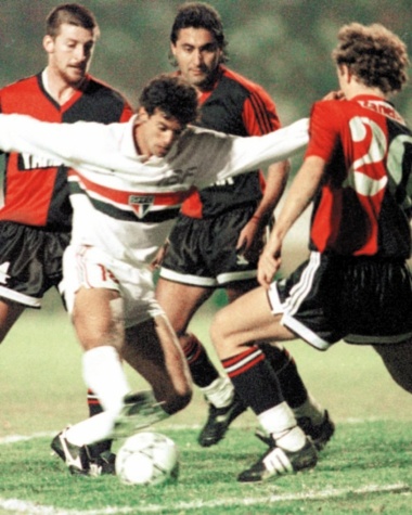 07/04/1992 - São Paulo 1 x 1 San Jose - Libertadores 1992 - Gol do São Paulo: Palhinha