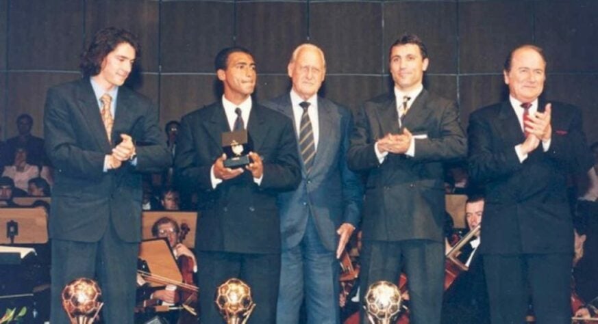 Romário (1994) - Clube que defendia: Barcelona - Segundo e terceiro colocados: Hristo Stoichkov e Roberto Baggio.