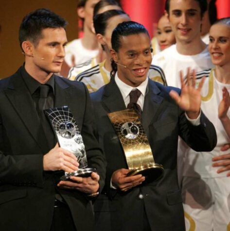 2005 - Vencedor: Ronaldinho Gaúcho (Barcelona) - Vice e terceiro: Lampard (Chelsea) e Gerrard (Liverpool).