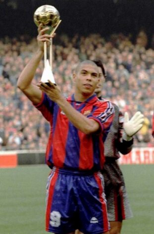 Ronaldo (1996) - Clube que defendia: Barcelona - Segundo e terceiro colocados: George Weah e Alan Shearer