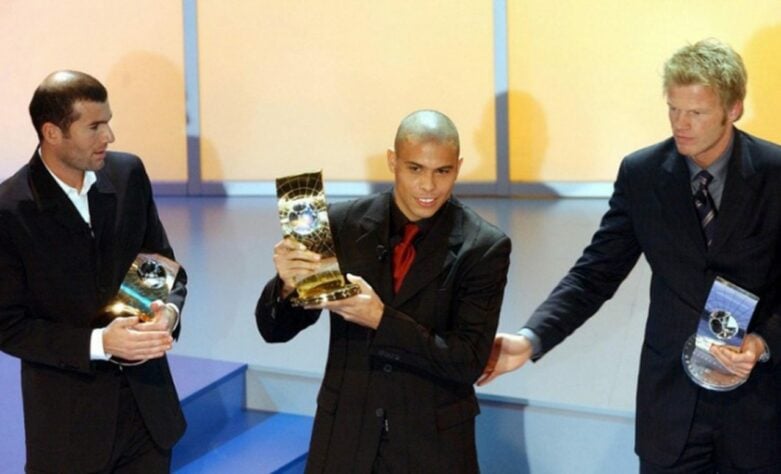 2002 - Vencedor: Ronaldo (Real Madrid) - Vice e terceiro: Roberto Carlos (Real Madrid) e Oliver Kahn (Bayern de Munique).