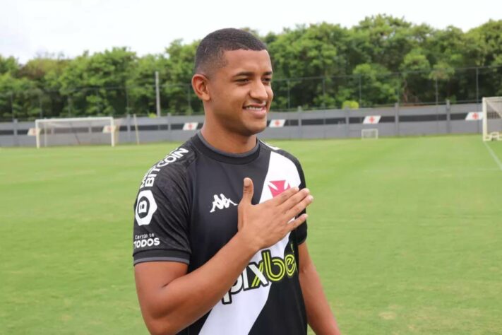 Zé Santos: 4,5 - Entrou na etapa final e fez muitas faltas.