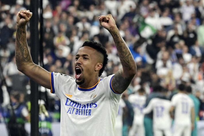 Éder Militão (Real Madrid) - Assumiu a bronca na defesa do Real Madrid após as saídas de Varane e Sergio Ramos e foi bem em uma temporada histórica, que terminou com três títulos.