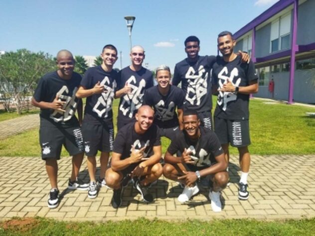 O elenco profissional do Corinthians conta atualmente com 32 jogadores, mas além deles também há os agregados. Garotos da base que costumeiramente são chamados para completar treinamentos e algumas vezes são até relacionados e beliscam alguns minutos em campo. Confira quais dessas crias do terrão mais participara do ‘time de cima’ corintiano na ‘Era Vítor Pereira’. 