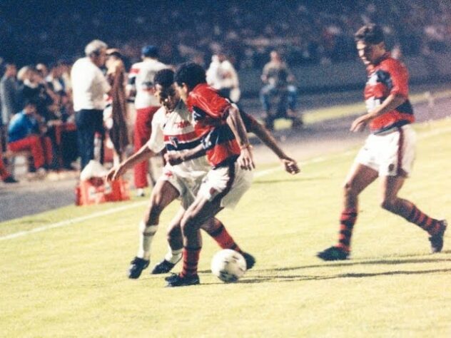  Supercopa de 1993: Esta competição reunia os campeões da Copa Libertadores. Nas quartas de final, o São Paulo eliminou o Grêmio. Na semifinal, enfrentou o Atlético Nacional. No primeiro jogo, venceu por 1 a 0, com gol de Müller. Já no duelo de volta, foi derrotado por 2 a 1. Porém, se garantiu nas penalidades e foi à final, onde se consagrou campeão ao vencer o Flamengo - novamente nos pênaltis, após empatar nos encontros de ida e volta por 2 a 2.
