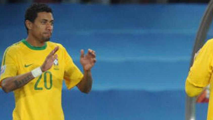 2010 - Depois de brilhar em 2002, Kléberson voltou à Seleção em 2010, mas não teve o mesmo sucesso. Foi o jogador convocado por Dunga que menos defendeu o Brasil com o treinador com apenas 49 minutos em amistoso de 2009. Depois, sofreu lesão no ombro direito e só voltou três meses depois.