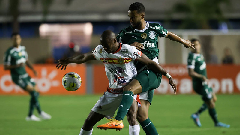 JUAZEIRENSE-BA: Sobe - O atacante Nildo Petrolina atuou com rapidez e habilidade para marcar contra o Palmeiras pela segunda vez. No mais, ainda ajudou os companheiros de setor a levar perigo e assustar o Verdão na reta final da partida. // Desce - A defesa cedeu espaços importantes para os visitantes, além de um rebote que deu ao Alviverde o primeiro gol do marcador. No mais, ainda cometeram um pênalti para que Raphael Veiga consolidasse o resultado. Faltou atenção lá atrás e efetividade na frente.