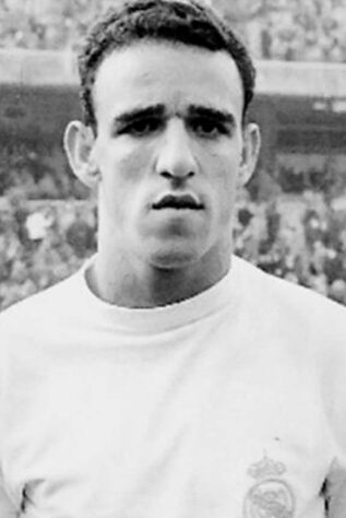 Canário (ponta-direita): 2 títulos (1958/59 e 1959/1960, pelo Real Madrid)