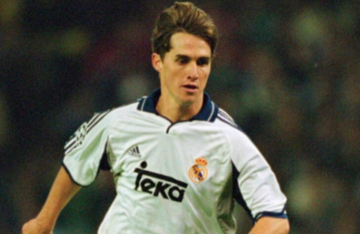 Sávio (meio-campista): 3 títulos (1997/98, 1999/00 e 2001/02, pelo Real Madrid)