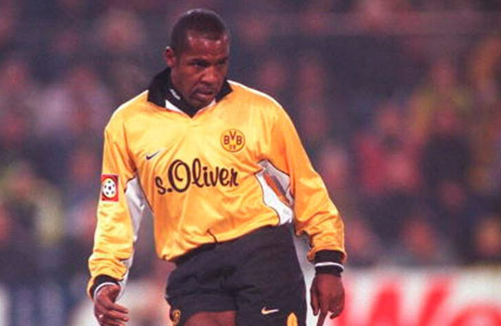 Júlio César (zagueiro): 1 título (1996/1997, pelo Borussia Dortmund)