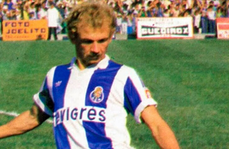 Elói (meia-atacante): 1 título (1986/87, pelo Porto)