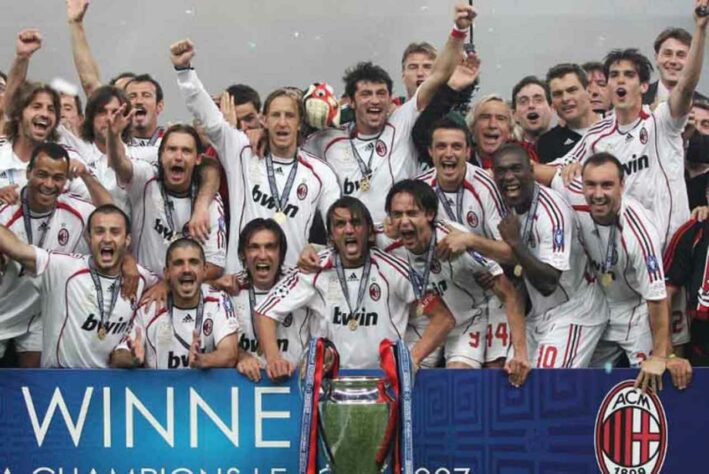 3º lugar (empate entre três clubes) - Milan (ITA): 18 títulos - 4 Mundiais de Clubes, 7 Ligas dos Campeões da UEFA, 2 Taça das Taças e 5 Supercopas Europeias