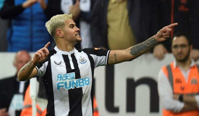 Volante: Bruno Guimarães, 24 anos - Newcastle (ING).