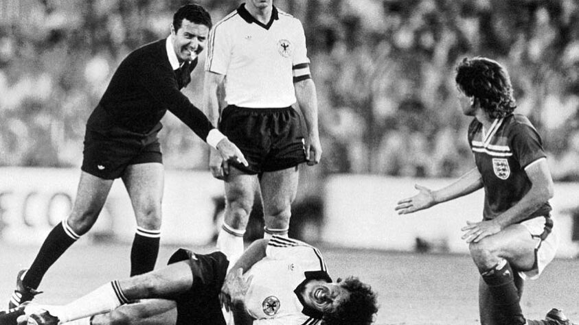 1978 - Arnaldo Cezar Coelho: 1 jogo apitado. O árbitro atuou em França 3 x 1 Hungria (fase de grupos.