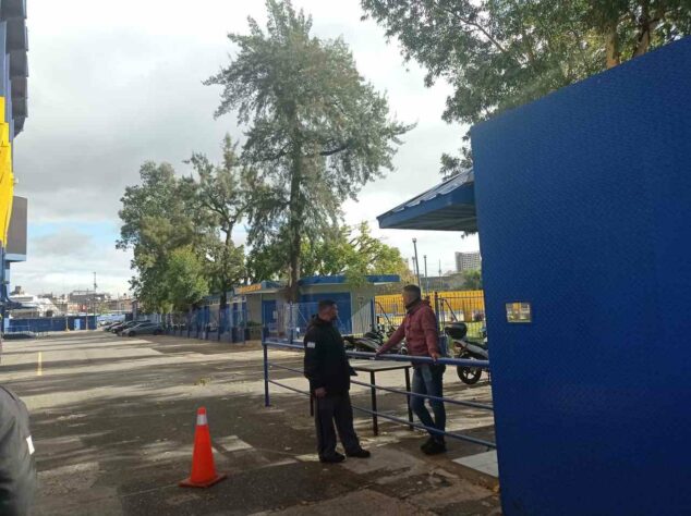 Um dos acessos que os torcedores usam para chegar até o estádio.