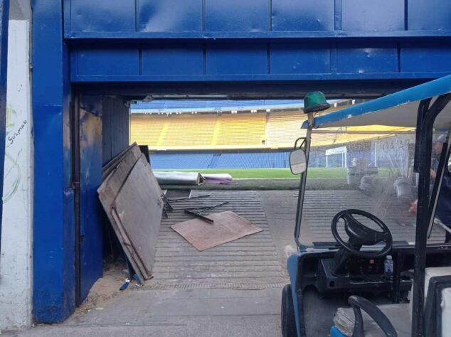 Últimos ajustes em La Bombonera para a partida entre Boca Juniors e Corinthians.