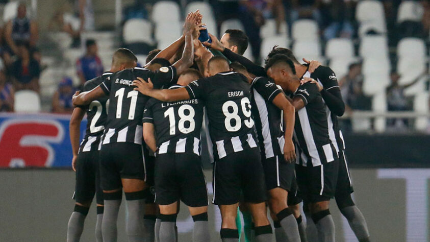 Com a presença de John Textor, o Botafogo venceu o Fortaleza pelo Brasileirão: 3 a 1 . O Alvinegro teve dificuldades para criar, mesmo passando boa parte do jogo com um a mais, mas conseguiu virar o jogo na etapa final. Veja como foram as atuações dos jogadores (por Luan Fontes - luanfontes@lancenet.com.br)