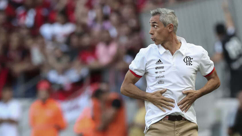  O Flamengo segue sem engrenar no Brasileirão. Neste sábado, a equipe de Paulo Sousa ficou no empate em 2 a 2 contra o Ceará, no Castelão. A atuação rubro-negra foi marcada pelos dois gols de Arão, problemas defensivos em posicionamento e marcação, além da falha do goleiro Hugo no final. Veja as notas dos jogadores (por: Luan Fontes - luanfontes@lancenet.com.br )