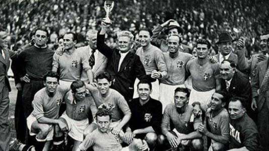 França em 1938: Eliminada nas quartas de final / A seleção francesa foi derrotada por 3 a 1 pela campeã Itália nas quartas de final do torneio.
